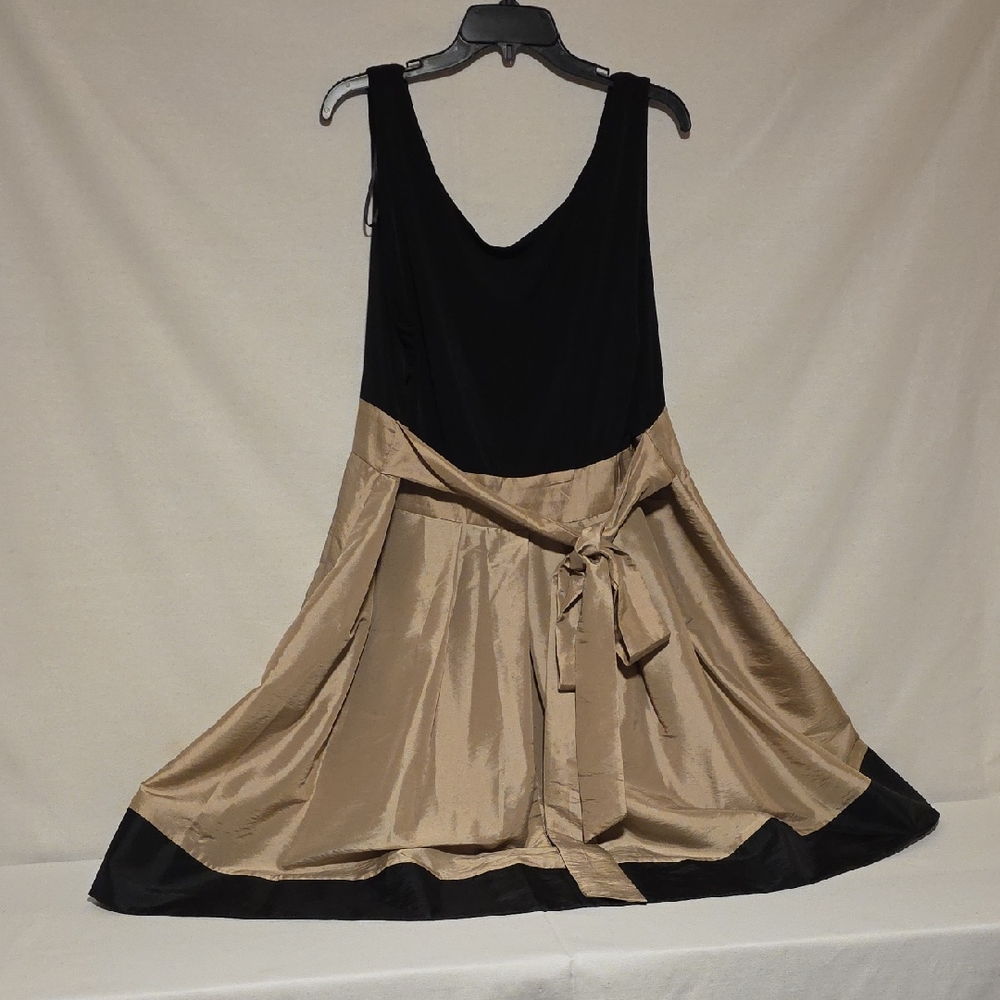 Elegant Black and Tan Women's Dress. Size 22 W.